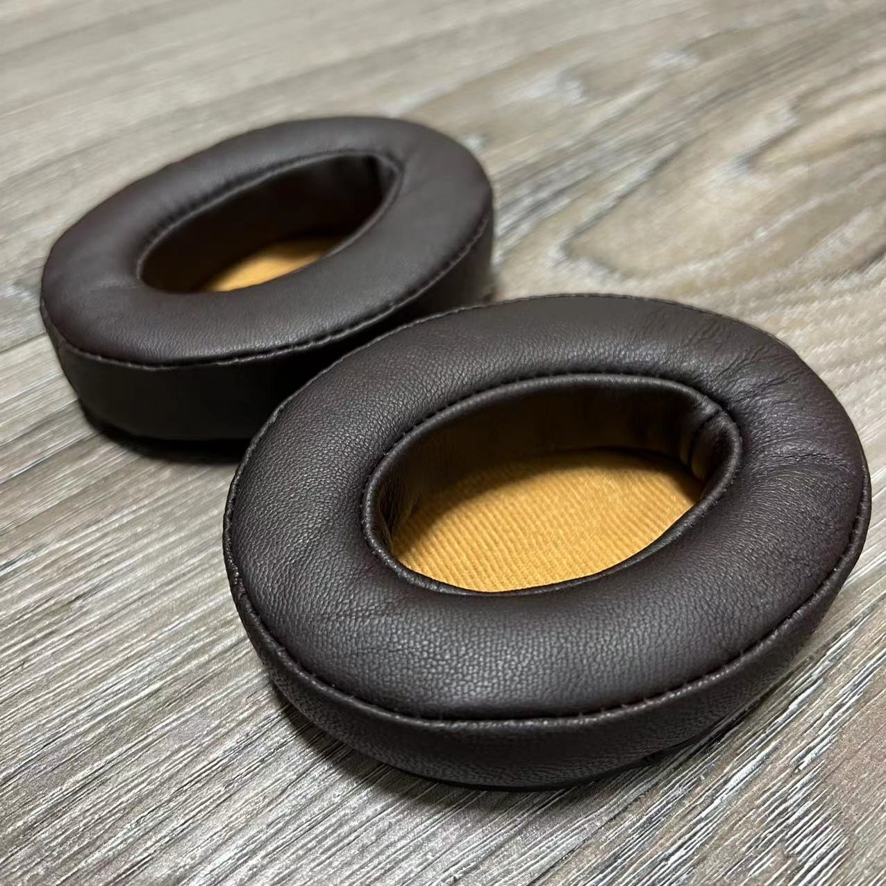 Genuine Sheepskin Leather Ear  - đánh giá và giá Sennheiser Headphone Momentum 4